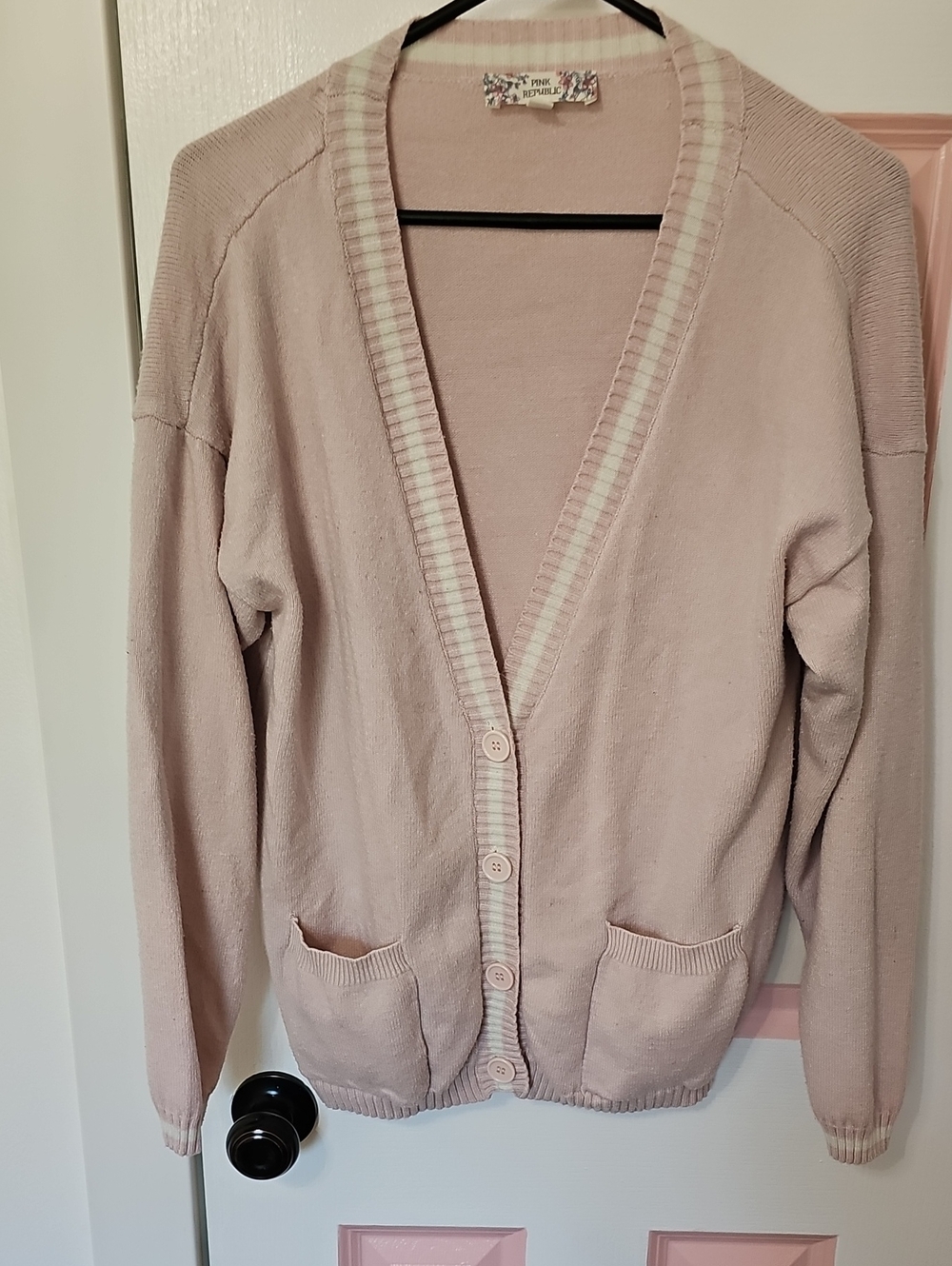 Pink Republic Pale Pink V-Neck Button Cardigan Size Large